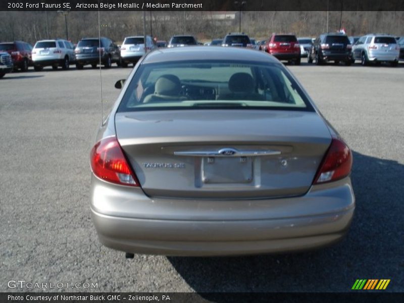 Arizona Beige Metallic / Medium Parchment 2002 Ford Taurus SE