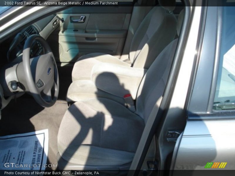Arizona Beige Metallic / Medium Parchment 2002 Ford Taurus SE