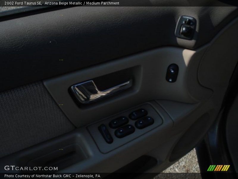 Arizona Beige Metallic / Medium Parchment 2002 Ford Taurus SE