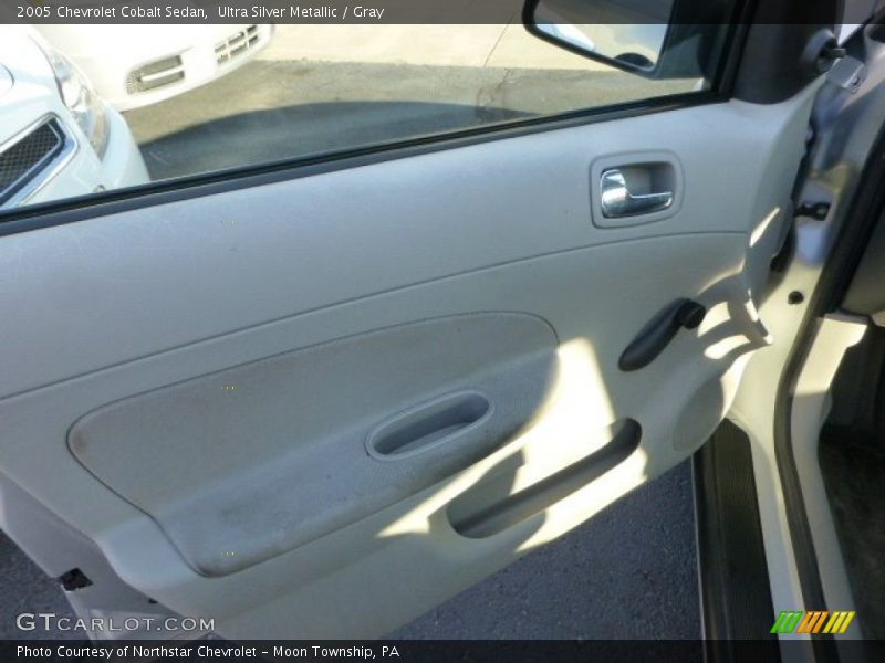 Ultra Silver Metallic / Gray 2005 Chevrolet Cobalt Sedan