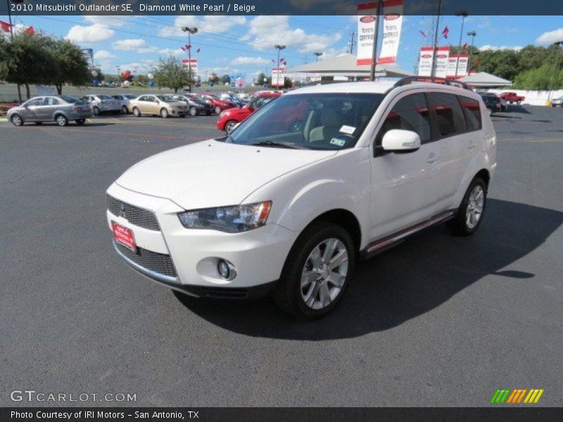Diamond White Pearl / Beige 2010 Mitsubishi Outlander SE
