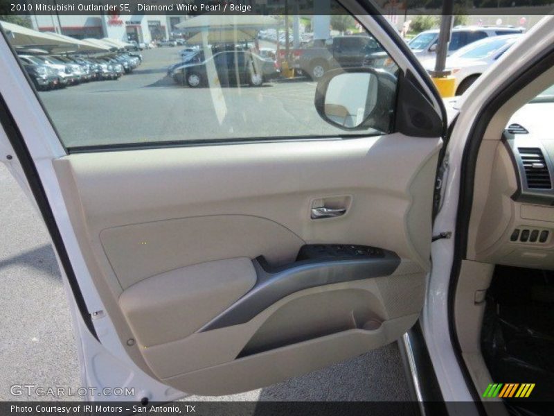 Diamond White Pearl / Beige 2010 Mitsubishi Outlander SE
