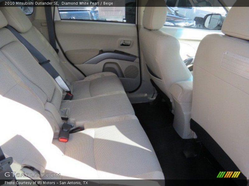 Diamond White Pearl / Beige 2010 Mitsubishi Outlander SE