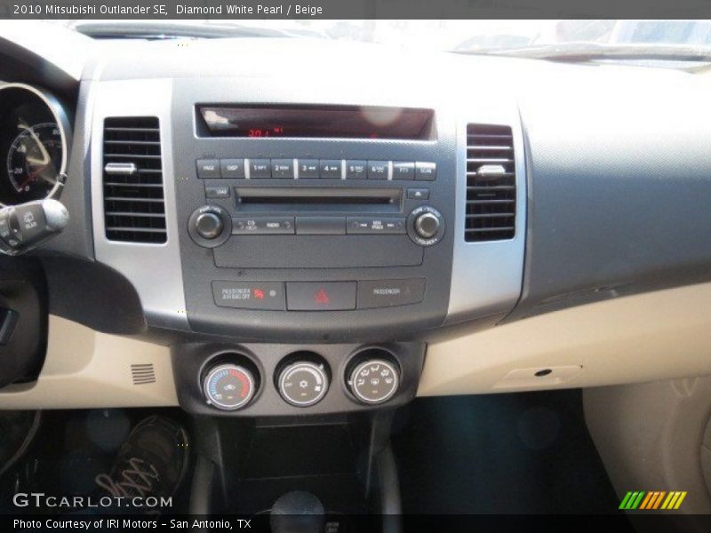 Diamond White Pearl / Beige 2010 Mitsubishi Outlander SE