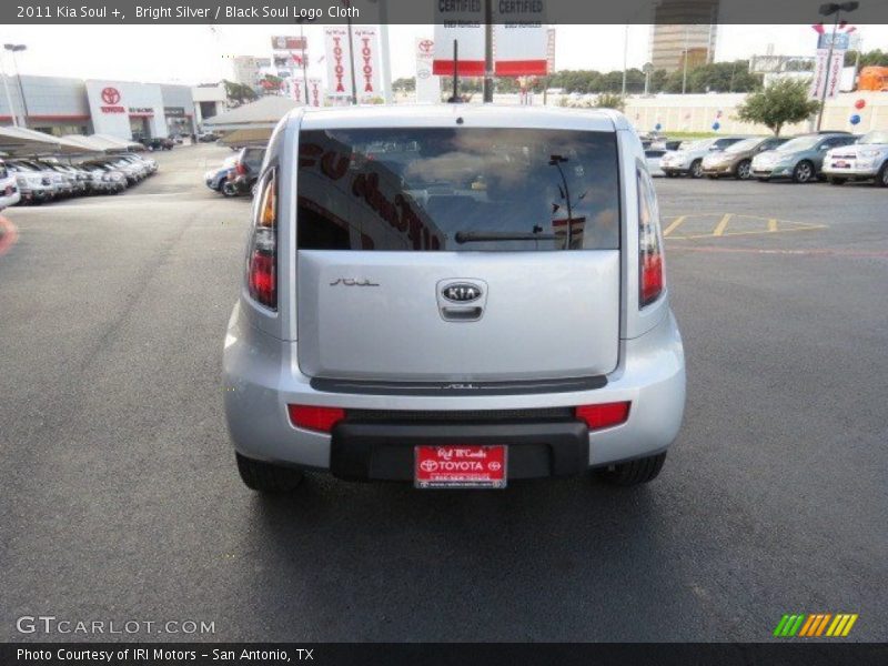 Bright Silver / Black Soul Logo Cloth 2011 Kia Soul +