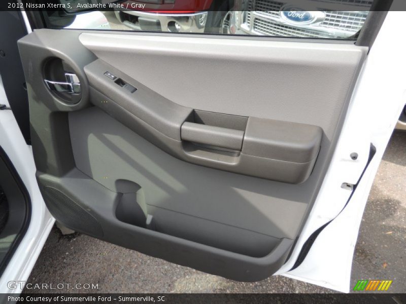 Avalanche White / Gray 2012 Nissan Xterra S