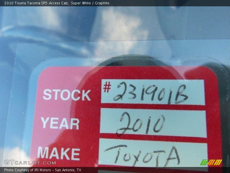 Super White / Graphite 2010 Toyota Tacoma SR5 Access Cab