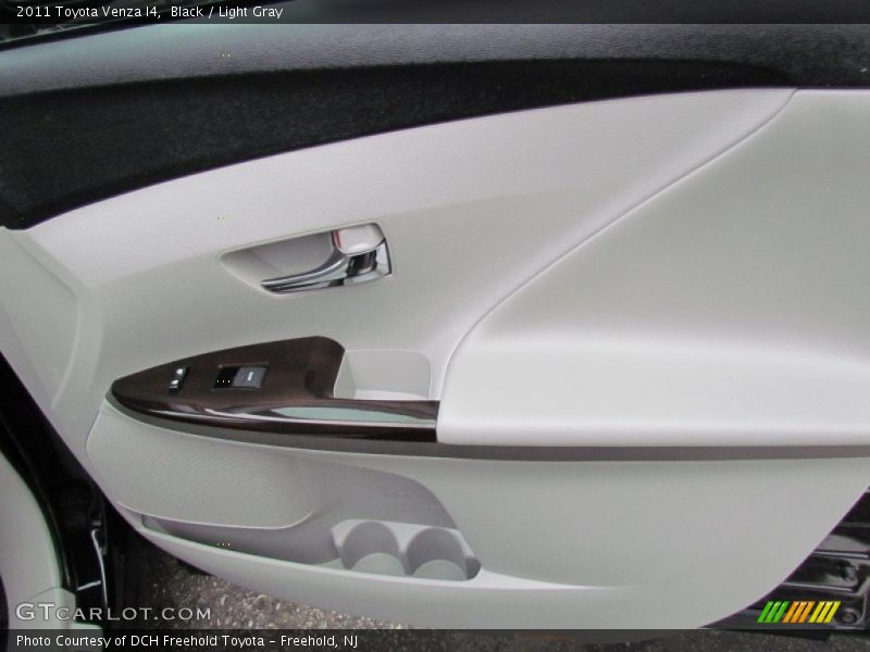 Black / Light Gray 2011 Toyota Venza I4