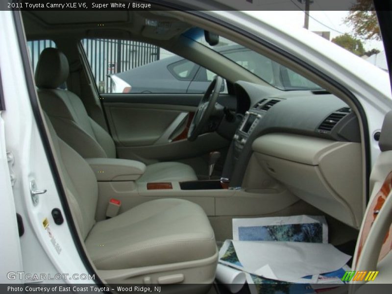 Super White / Bisque 2011 Toyota Camry XLE V6