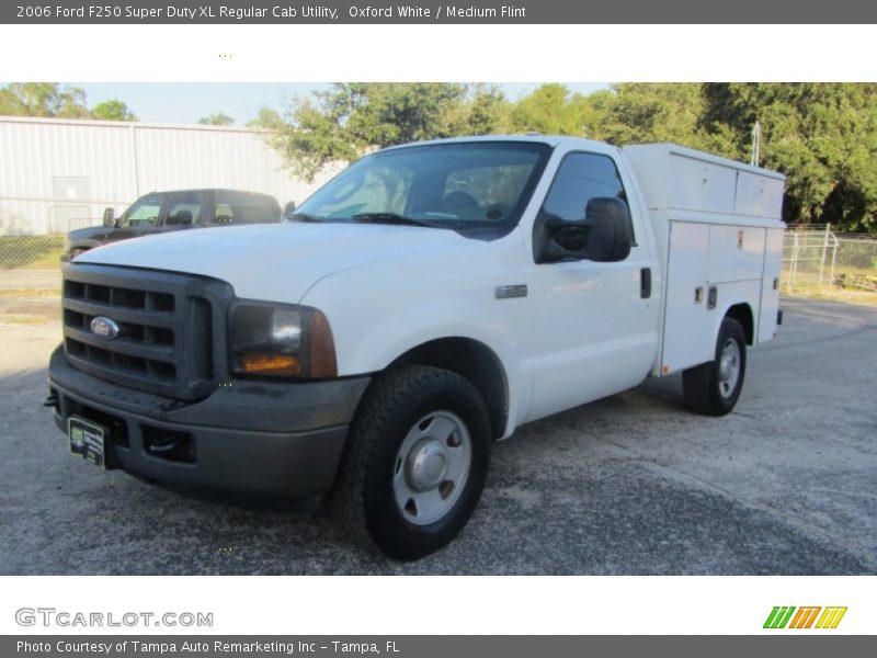 Oxford White / Medium Flint 2006 Ford F250 Super Duty XL Regular Cab Utility