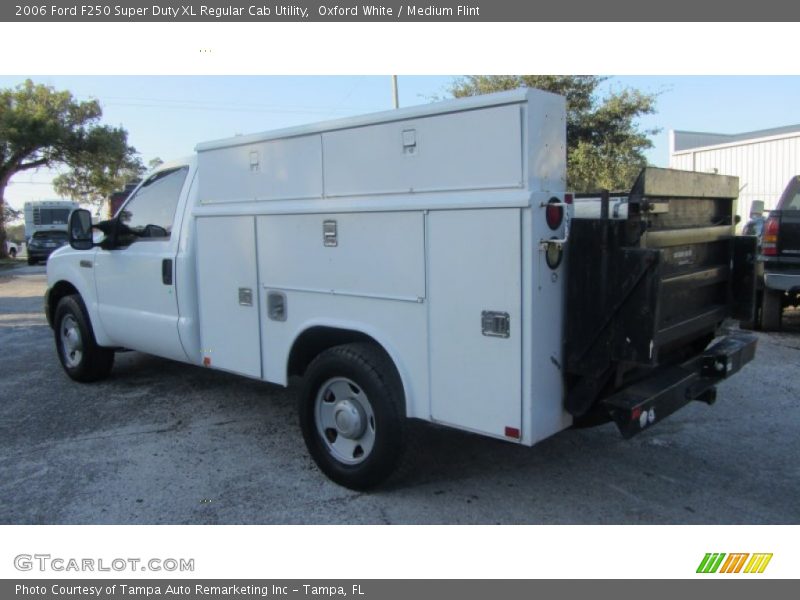 Oxford White / Medium Flint 2006 Ford F250 Super Duty XL Regular Cab Utility