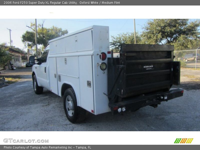 Oxford White / Medium Flint 2006 Ford F250 Super Duty XL Regular Cab Utility