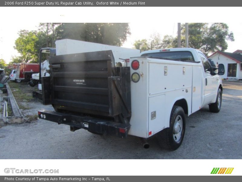 Oxford White / Medium Flint 2006 Ford F250 Super Duty XL Regular Cab Utility