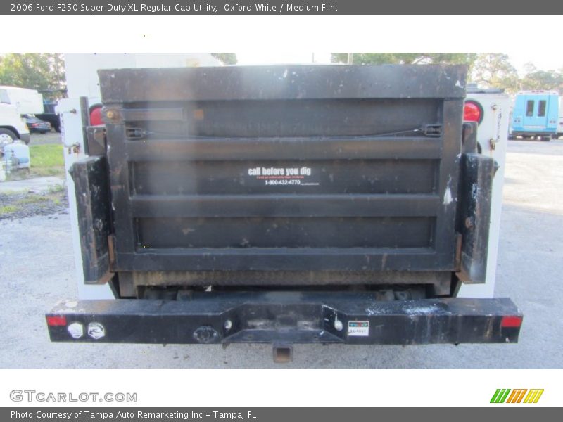 Oxford White / Medium Flint 2006 Ford F250 Super Duty XL Regular Cab Utility