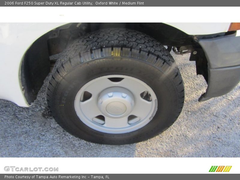 Oxford White / Medium Flint 2006 Ford F250 Super Duty XL Regular Cab Utility