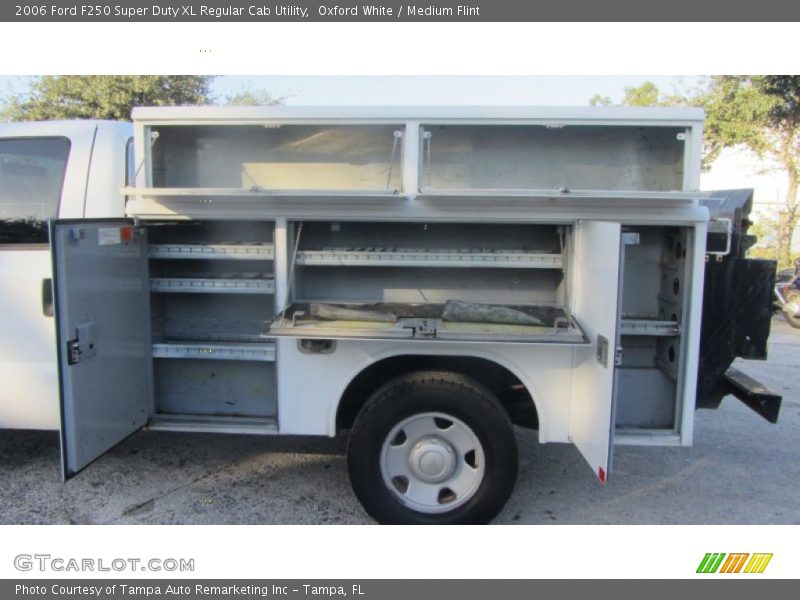 Oxford White / Medium Flint 2006 Ford F250 Super Duty XL Regular Cab Utility