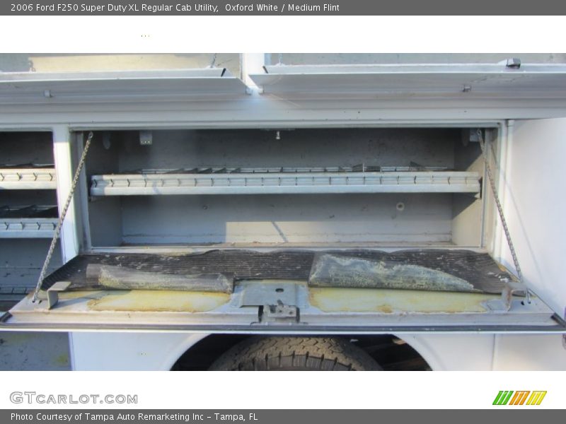 Oxford White / Medium Flint 2006 Ford F250 Super Duty XL Regular Cab Utility