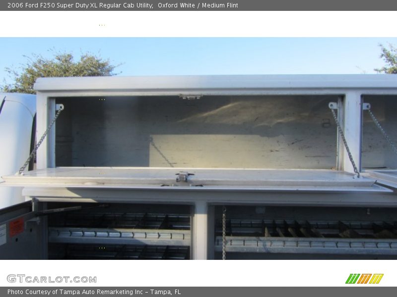 Oxford White / Medium Flint 2006 Ford F250 Super Duty XL Regular Cab Utility