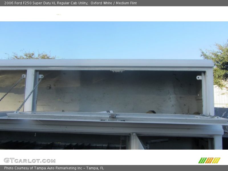 Oxford White / Medium Flint 2006 Ford F250 Super Duty XL Regular Cab Utility
