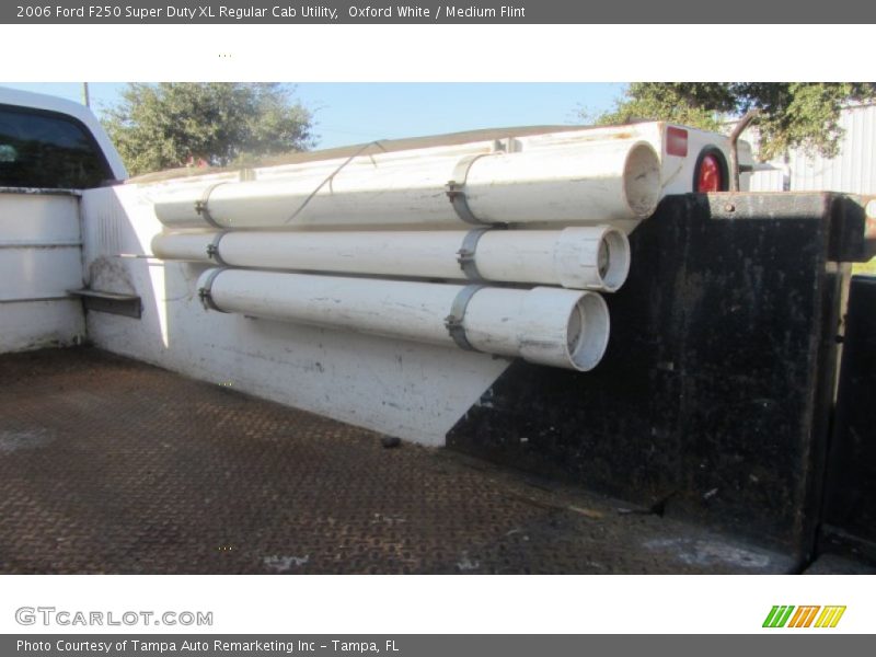 Oxford White / Medium Flint 2006 Ford F250 Super Duty XL Regular Cab Utility