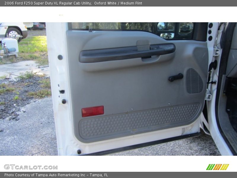 Oxford White / Medium Flint 2006 Ford F250 Super Duty XL Regular Cab Utility