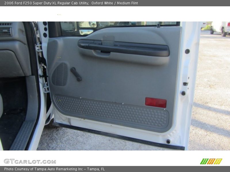 Oxford White / Medium Flint 2006 Ford F250 Super Duty XL Regular Cab Utility