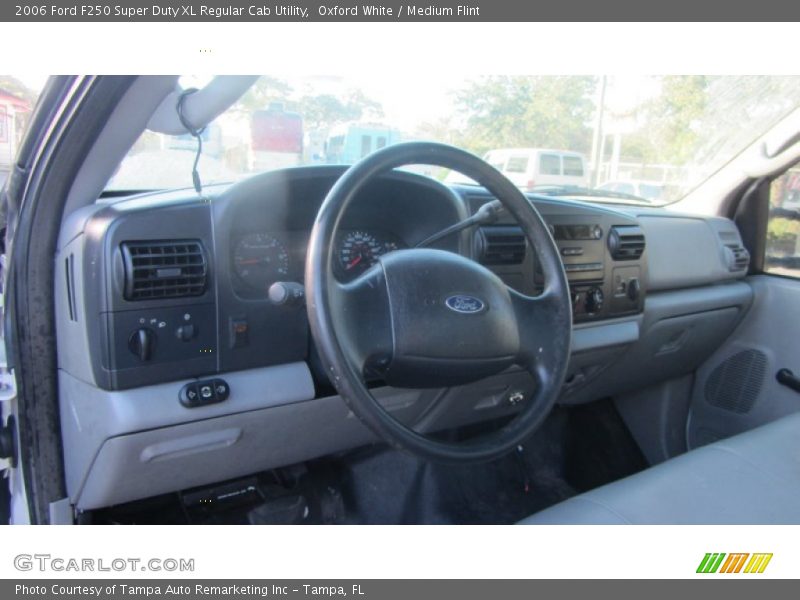 Oxford White / Medium Flint 2006 Ford F250 Super Duty XL Regular Cab Utility