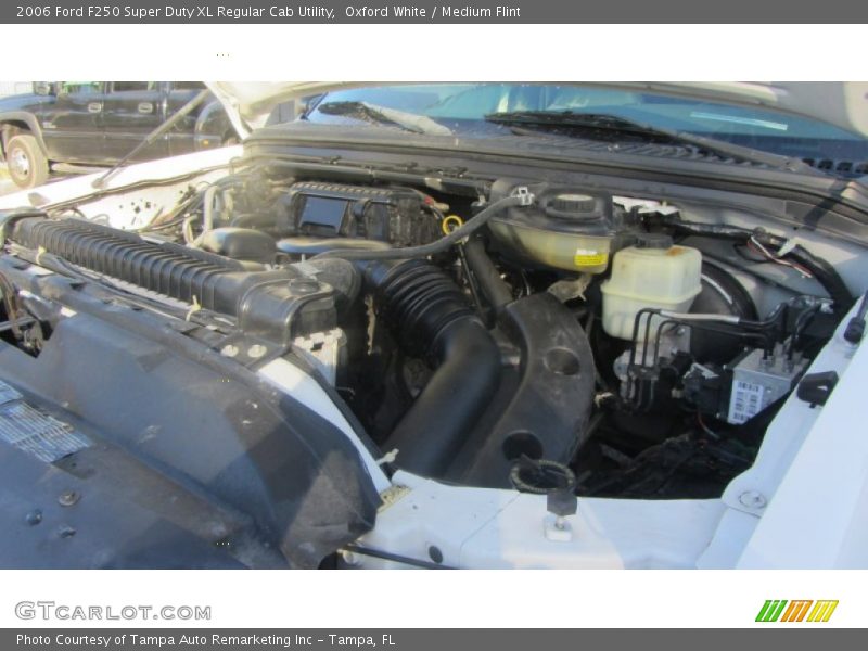 Oxford White / Medium Flint 2006 Ford F250 Super Duty XL Regular Cab Utility