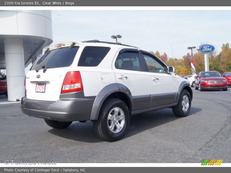 Clear White / Beige 2006 Kia Sorento EX