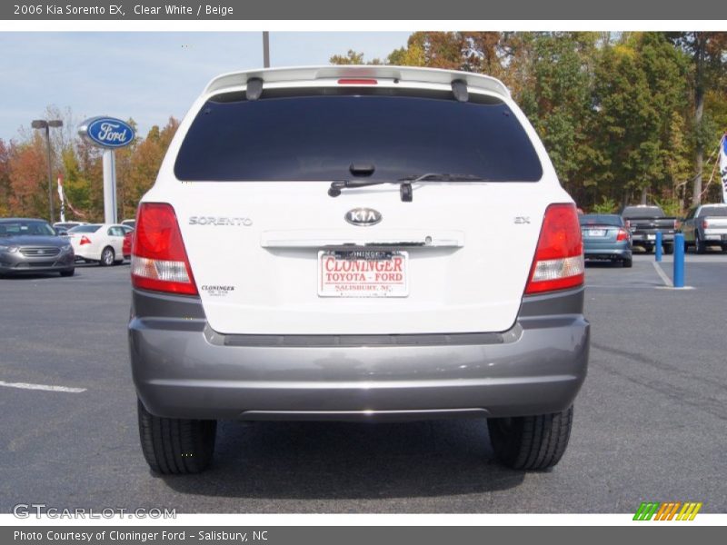 Clear White / Beige 2006 Kia Sorento EX