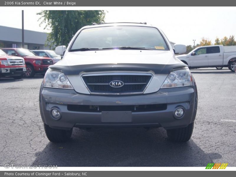 Clear White / Beige 2006 Kia Sorento EX