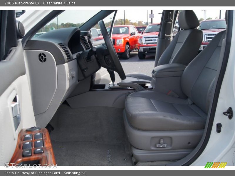 Clear White / Beige 2006 Kia Sorento EX