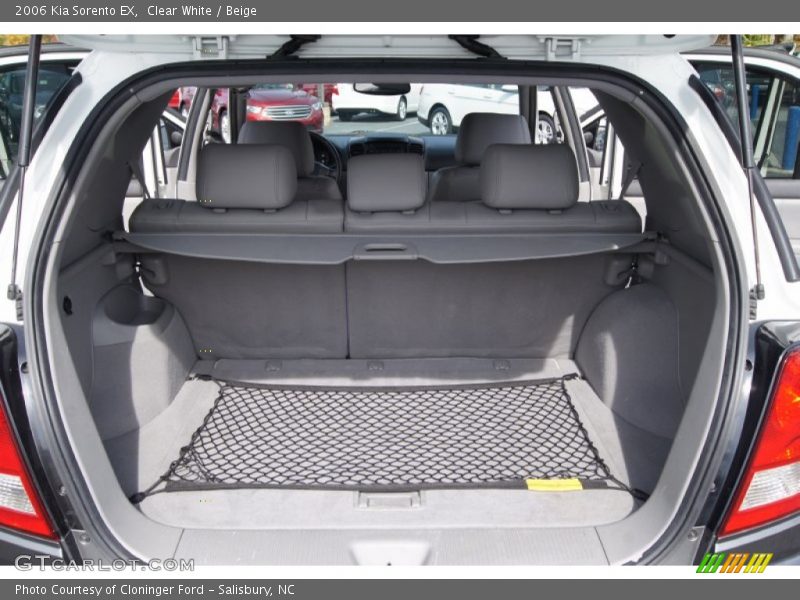 Clear White / Beige 2006 Kia Sorento EX