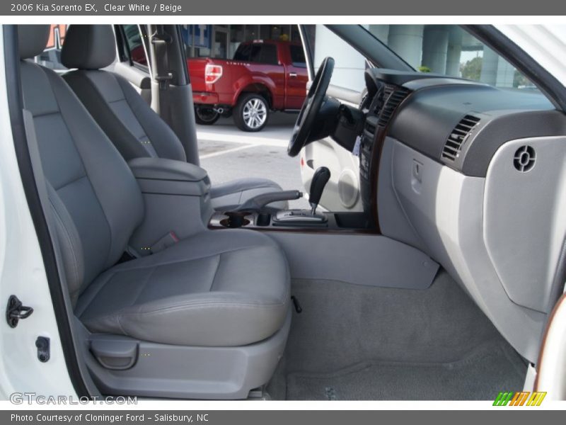Clear White / Beige 2006 Kia Sorento EX