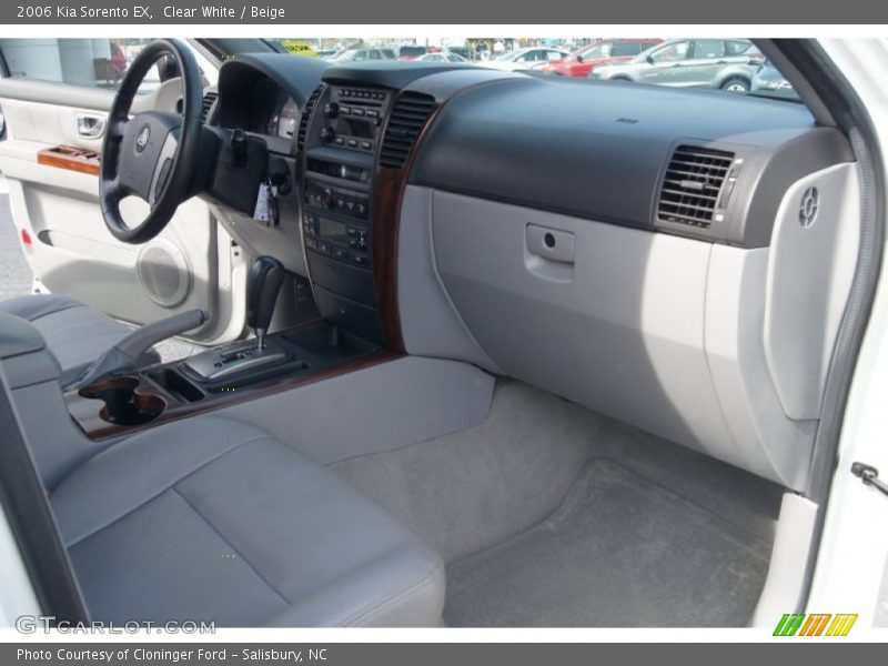 Clear White / Beige 2006 Kia Sorento EX