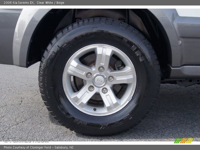 Clear White / Beige 2006 Kia Sorento EX
