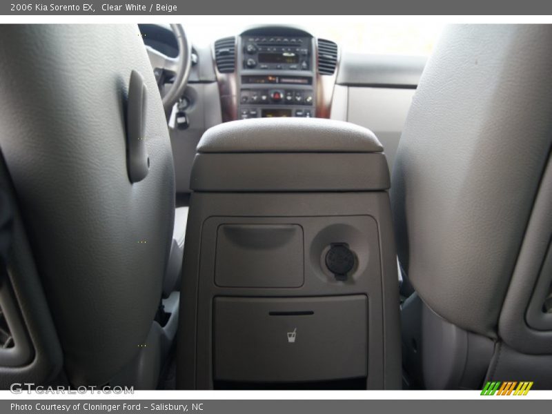 Clear White / Beige 2006 Kia Sorento EX