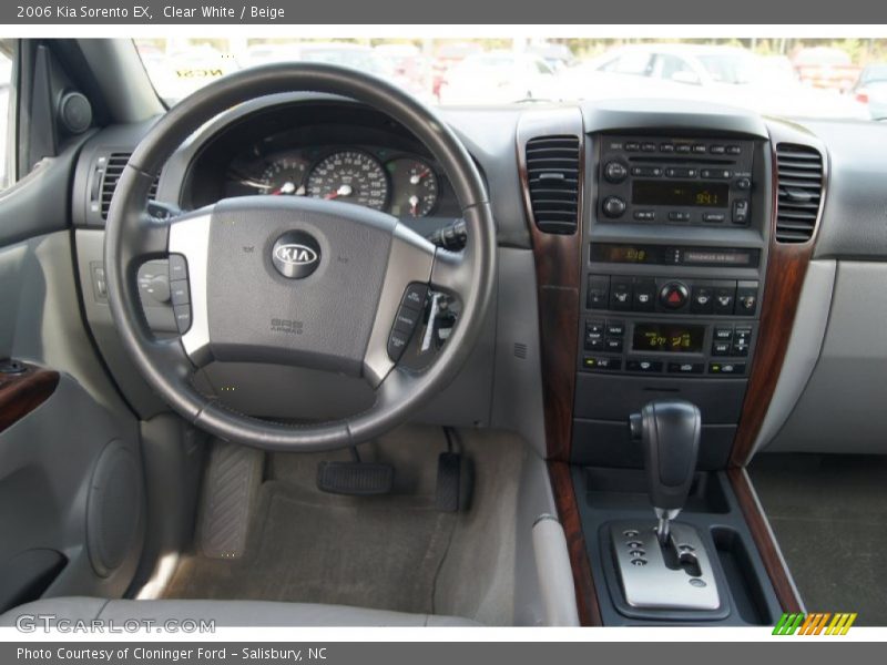 Clear White / Beige 2006 Kia Sorento EX