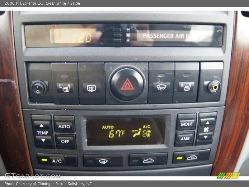 Clear White / Beige 2006 Kia Sorento EX