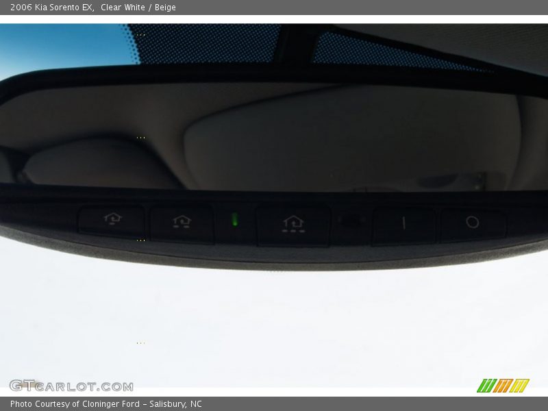 Clear White / Beige 2006 Kia Sorento EX