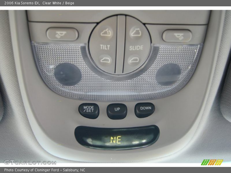 Clear White / Beige 2006 Kia Sorento EX