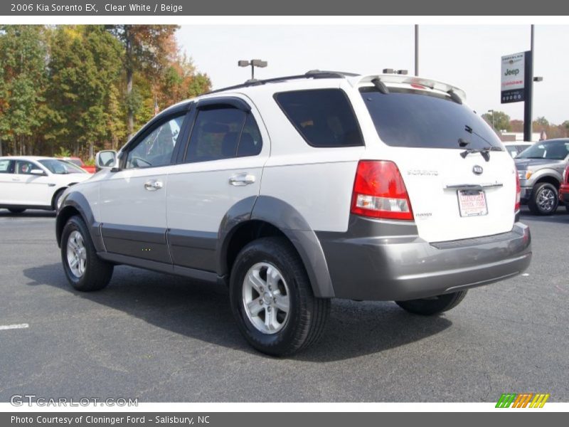 Clear White / Beige 2006 Kia Sorento EX