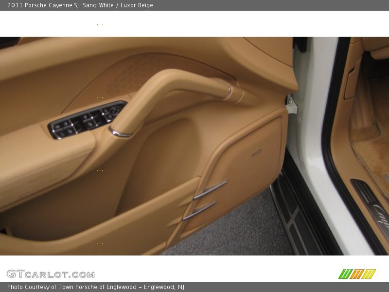 Sand White / Luxor Beige 2011 Porsche Cayenne S