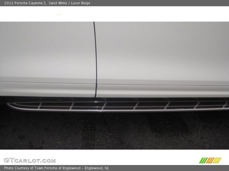 Sand White / Luxor Beige 2011 Porsche Cayenne S