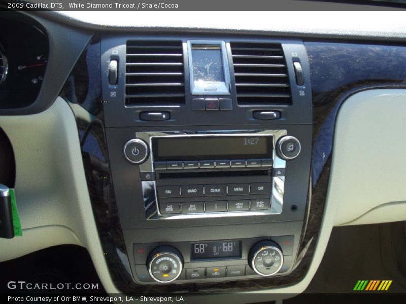 White Diamond Tricoat / Shale/Cocoa 2009 Cadillac DTS