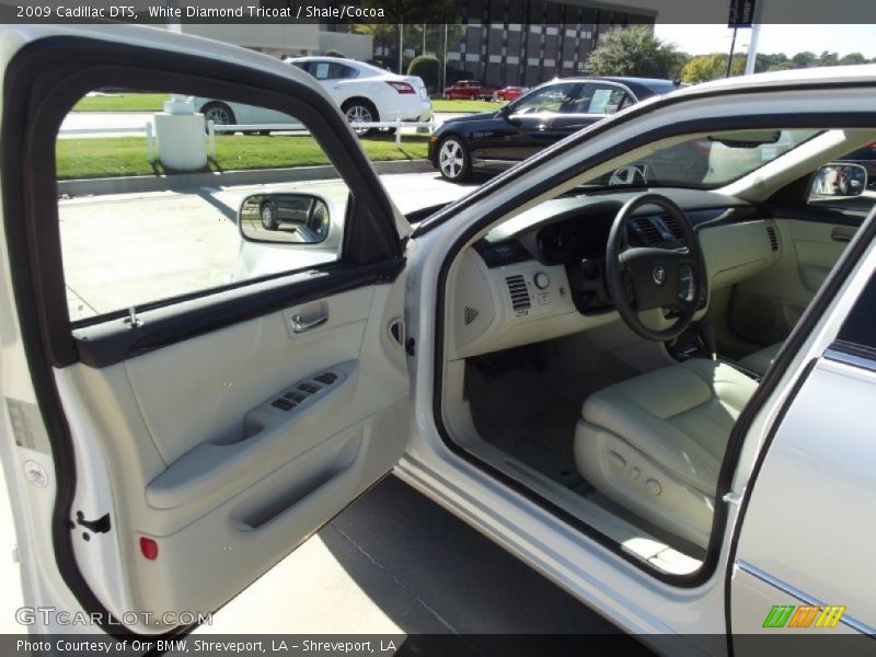 White Diamond Tricoat / Shale/Cocoa 2009 Cadillac DTS