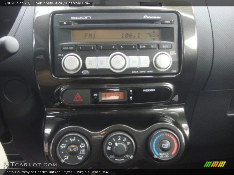 Silver Streak Mica / Charcoal Gray 2009 Scion xD