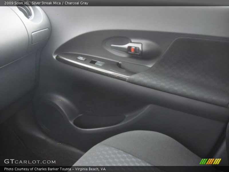 Silver Streak Mica / Charcoal Gray 2009 Scion xD