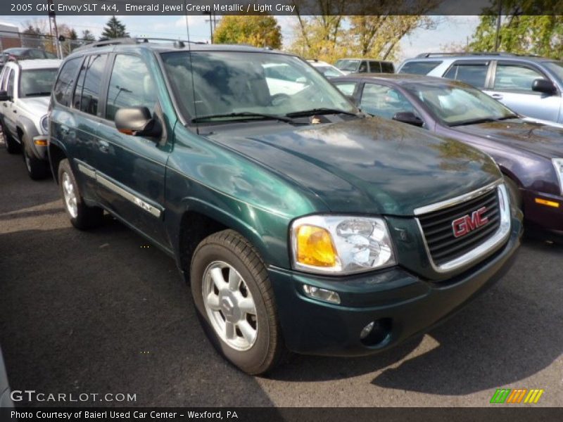 Front 3/4 View of 2005 Envoy SLT 4x4