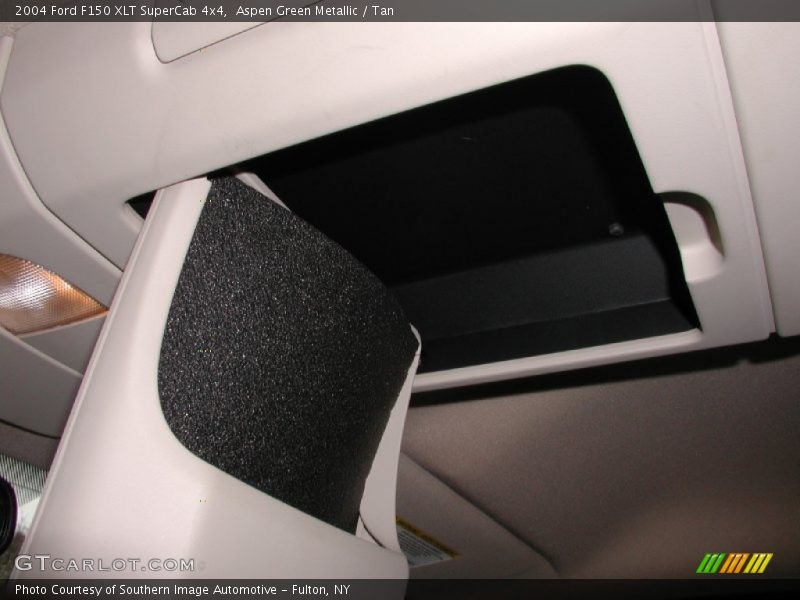 Aspen Green Metallic / Tan 2004 Ford F150 XLT SuperCab 4x4